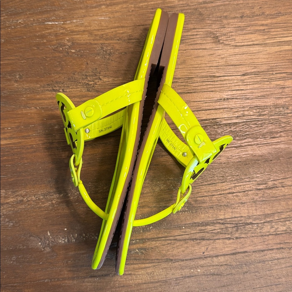 Tory Burch Miller Patent Leather Fluo Neon  YELLOW - Picture 7 of 13